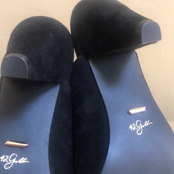 42 Gold Women’s Overcome V Throat Black Genuine Suede Slip On Mules Size 7.5/38 - Picture 10 of 16